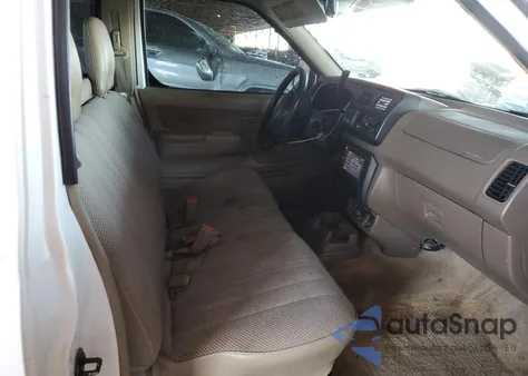 2000 Nissan Frontier Xe из США, поврежденный, VIN 1N6DD21S8YC323270